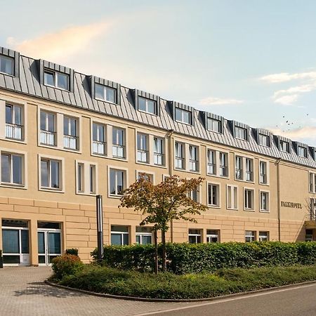 Parkhotel Landau ลันเดาอินแดร์ฟัลซ์ ภายนอก รูปภาพ