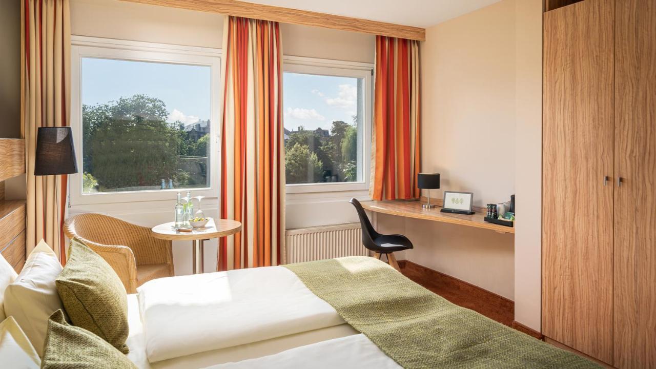 Parkhotel Landau ลันเดาอินแดร์ฟัลซ์ ภายนอก รูปภาพ