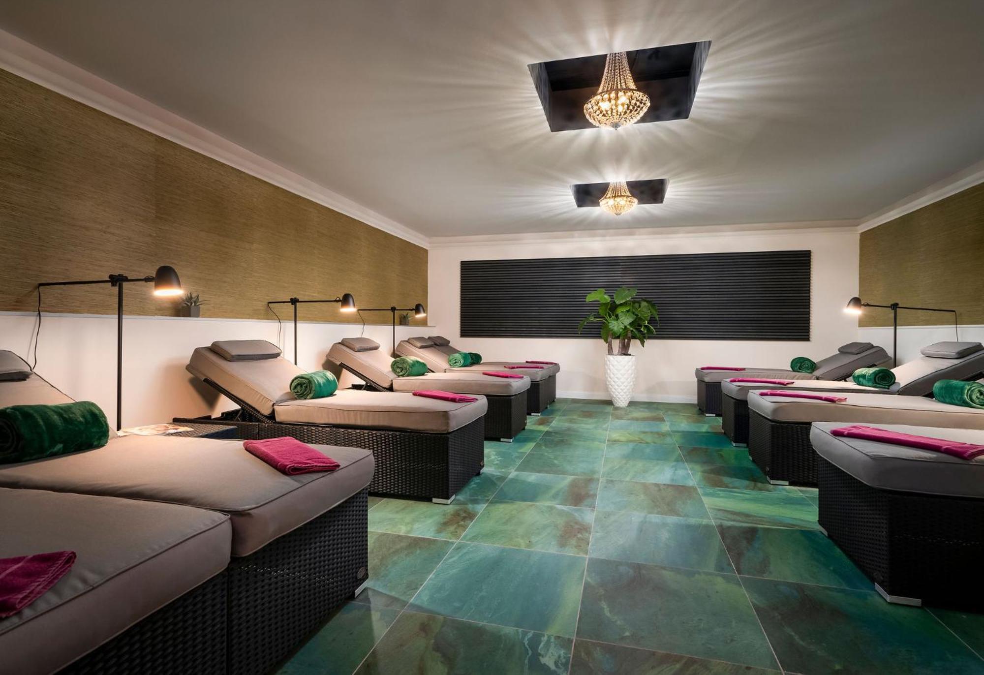 Parkhotel Landau ลันเดาอินแดร์ฟัลซ์ ภายนอก รูปภาพ