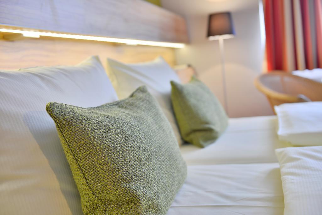 Parkhotel Landau ลันเดาอินแดร์ฟัลซ์ ภายนอก รูปภาพ